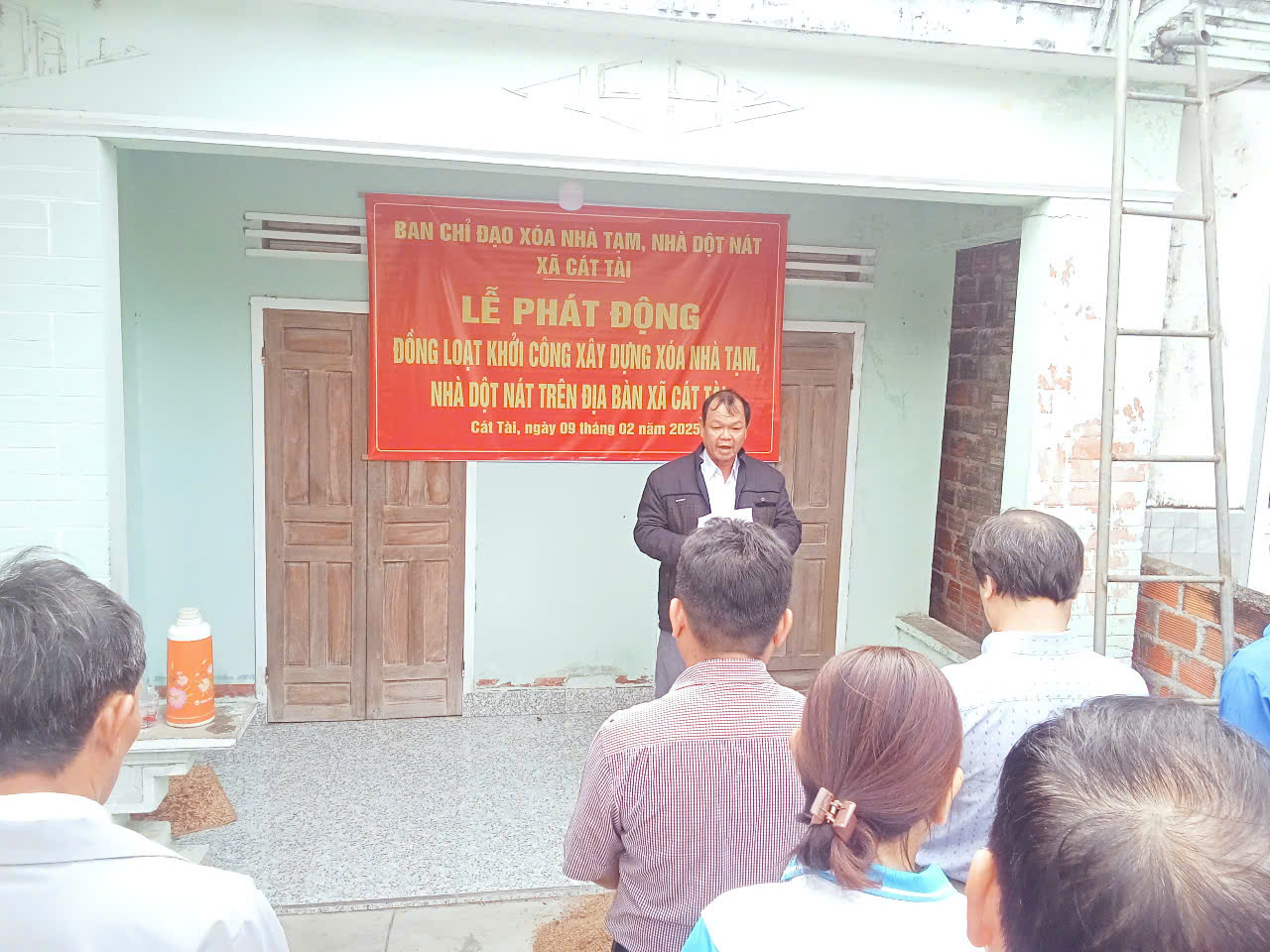 Cát Tài khởi công xóa nhà tạm, nhà dột nát trên địa bàn xã. Cát Tài khởi công xóa nhà tạm, nhà dột nát trên địa bàn xã.